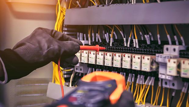 Jakie awarie elektryczne zdarzaj si najczciej i jak sobie z nimi radzi? Elektryk z Krakowa radzi!
