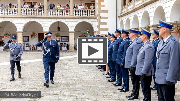 wito wielickiej policji na zamku w Niepoomicach [FILM]