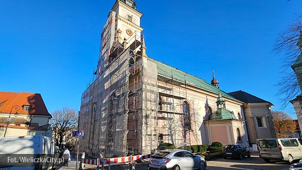 Ukradli blach z dachu kocioa w centrum Wieliczki