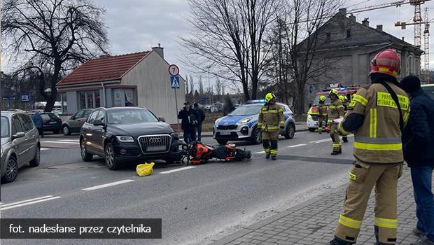 Wypadek w Wieliczce. Motocykl zderzył się z samochodem.