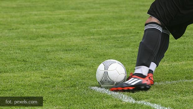 Buty pikarskie typu turfy - wszystko co warto o nich wiedzie przed zakupem