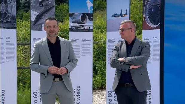 Plenerowa wystawa o silnikach lotniczych na Niepoomickich Boniach