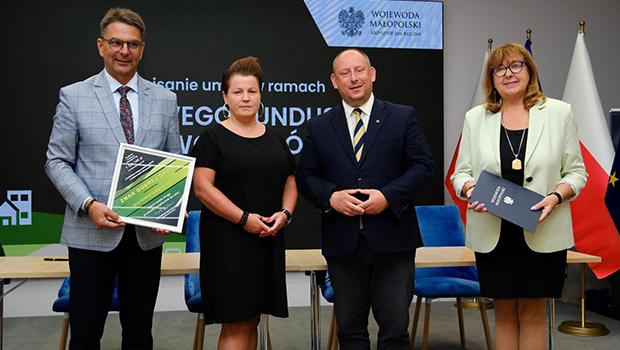 Wsparcie Wojewody dla Powiatu Wielickiego na remont drogi w Maroszowicach
