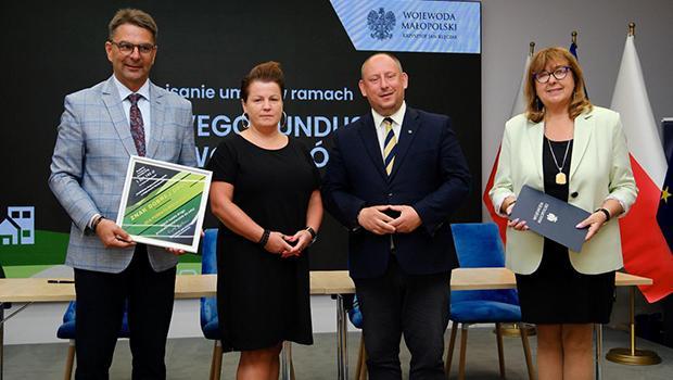 Wsparcie Wojewody dla Powiatu Wielickiego na remont drogi w Maroszowicach