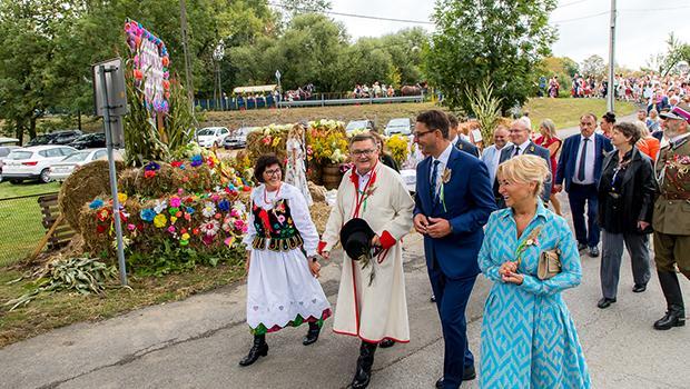 Doynki Powiatowe 2025 w Gdowie – tumy goci na Zarabiu