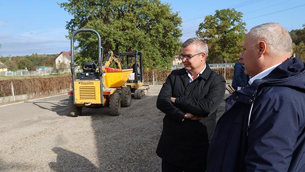 W Chobocie ruszya modernizacja boiska i powstaje strefa street workout