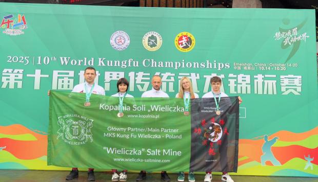 Zwycizka druyna z Wieliczki na M.jpg