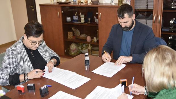 Biskupice ruszaj z napraw drg po ulewach. Gmina podpisaa umowy na cztery odcinki.