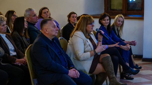 Konferencja o wyzwaniach m�odego pokolenia na Zamku w Niepo�omicach