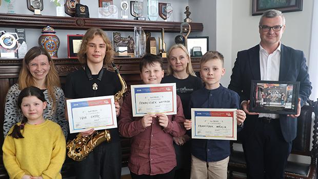 M�odzi z Niepo�omic zachwycaj� talentem. Sukcesy na mi�dzynarodowej scenie i mistrzowskie tytu�y w kraju