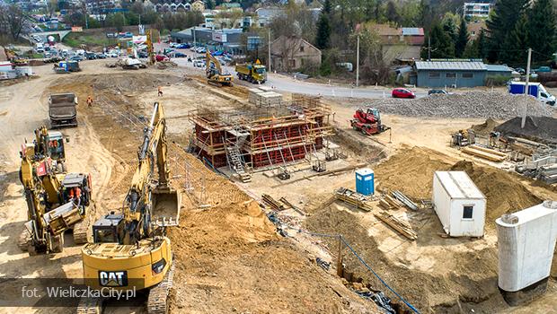Post�p prac przy budowie estakady na wyje�dzie z Wieliczki