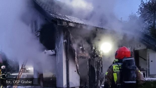�ledziejowice. Po�ar gara�u i cz�ci domu.