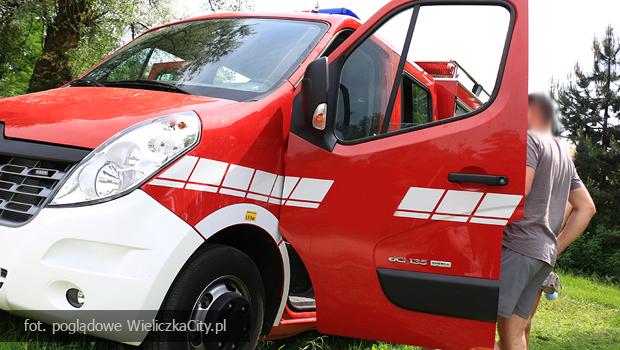 Motocykl zderzy� si� z samochodem w Grabiu