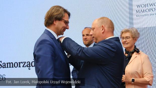 Starosta Wielicki Roman Ptak odznaczony honorowym wyr�nieniem „Zas�u�ony dla Samorz�du Terytorialnego”