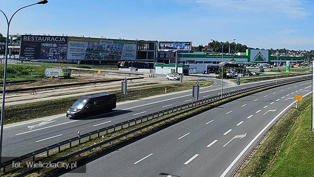 Ci�ar�wk� pod pr�d na DK 94 na wyje�dzie z Wieliczki
