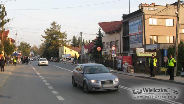 Stra Miejska „daa rade„ w tym roku. Cay dzie byli przy cmentarzu i na parkingu bya kultura