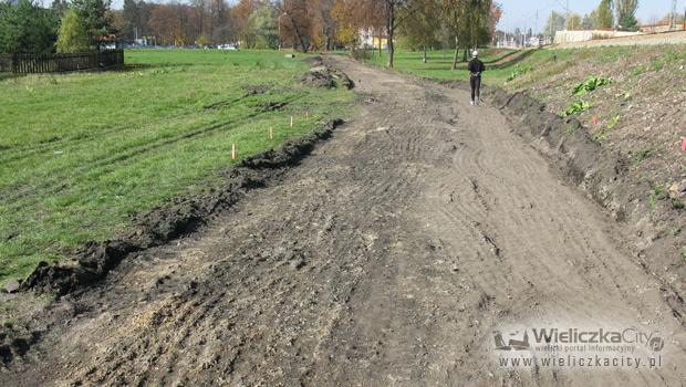 Bdziemy mieli nowy deptak wzdu torw kolejowych - prace ruszyy