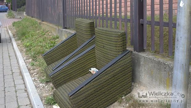 Ulica do mocno uczszczana przez przechodniw, a n kto si skusi...