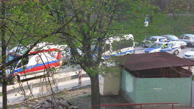 Znw wjechali „na sygnale” na os. Sienkiewicza – policja i pogotowie