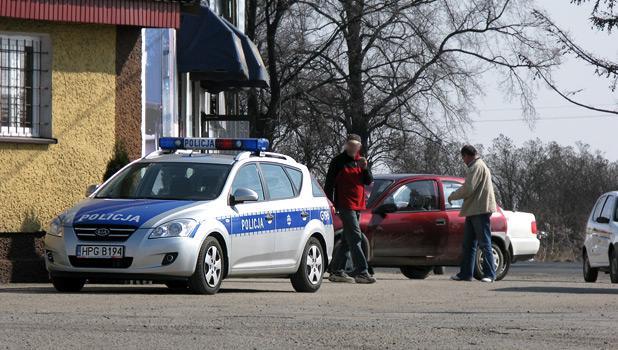 wita na wielickich drogach - 9 kolizji i dom obrzucony balonami z farb