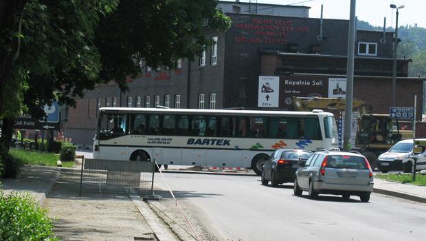 Skrzyowanie Matejki i Dembowskiego – znw utrudnienia, autobus mia problem