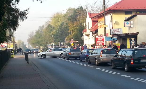 Rano przy wielickim cmentarzu lekkie utrudnienia