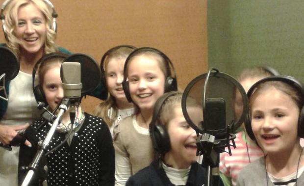 Uczniowie Szkoy Podstawowej w Suchorabie nagrali pyt z odblaskowymi piosenkami