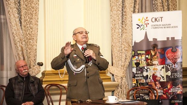 Z HISTORI W KADRZE: Wyklci wrd niezomnych. Podziemie Narodowe w walce - relacja