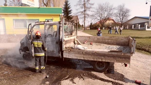 W Sułkowie spłonął samochód