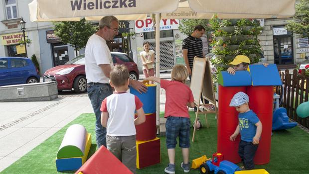 FAMILIJNA NIEDZIELA: Spektakl teatralny Knia Popiel oraz malowanki i animacje w Cafe KULTURA