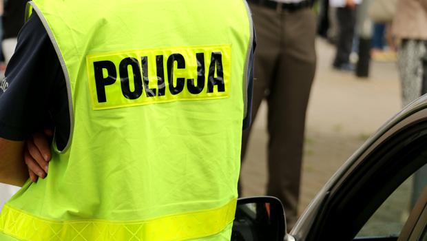 Wieliczka: pijany jecha rodkiem drogi, na widok policji zacz ucieka