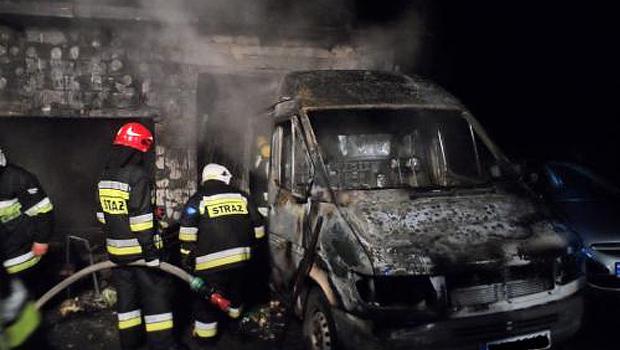 Koźmice Wielkie spalił się garaż i samochód Wieliczka City
