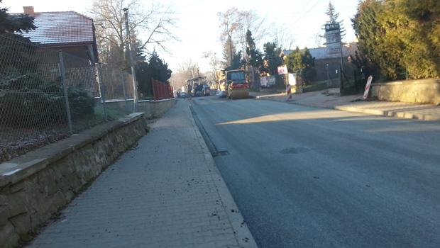 Na ul. Asnyka kad asfalt