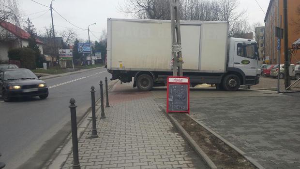 No c... dobrze, e na ulice jeszcze nie wystaje