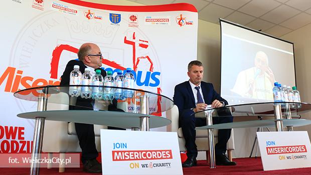 Konferencja i prasowa i prezentacja mobilnej kliniki na Campus Misericordiae - zdjcia