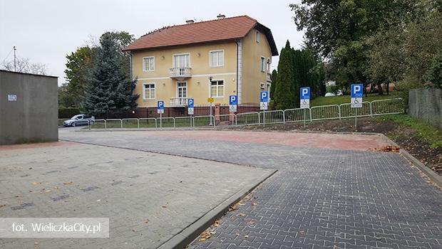 Parking na Sienkiewicza ju wyremontowany, ale z parkowaniem moe by kopot.