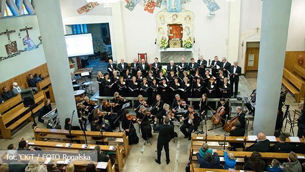 Jubileuszowy Koncert Chru im. Jana Pawa II w Strumianach - relacja