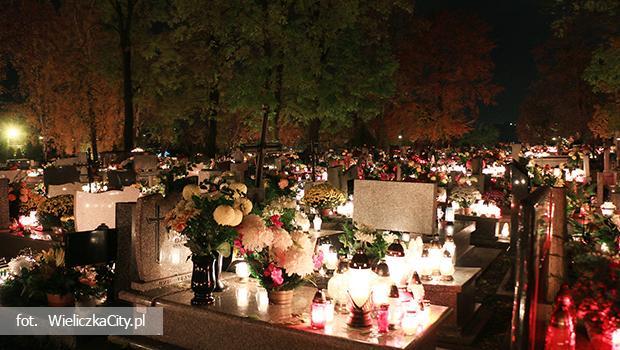 Wszystkich Świętych 2016 na wielickim cmentarzu - zdjęcia