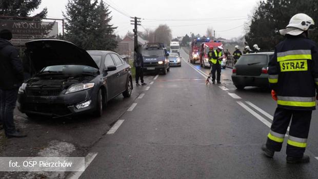 Wypadek w Ksinicach. Zderzyy si dwa samochody osobowe.