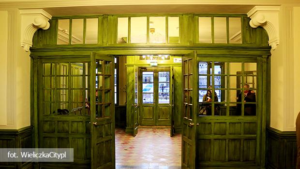 Zobacz wnętrze odrestaurowanego budynku dworca Wieliczka Park - zdjęcia