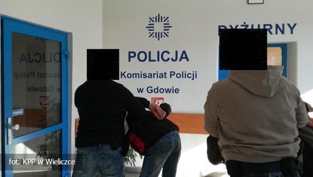 Gdw. Zagrozi kobiecie, e spali jej samochd jeli nie zapaci 300 z.