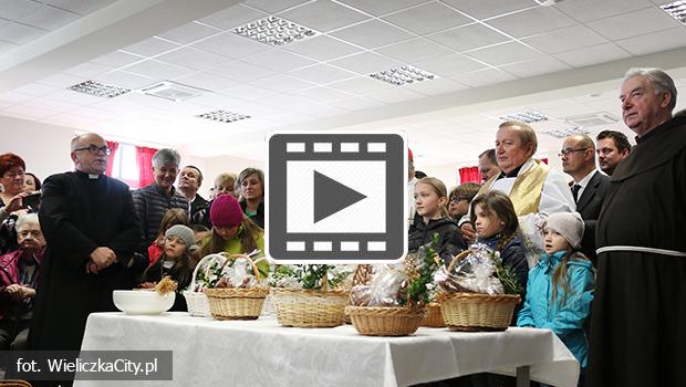 Kardyna Stanisaw Dziwisz powici pokarmy w Domu Miosierdzia w Brzegach - film