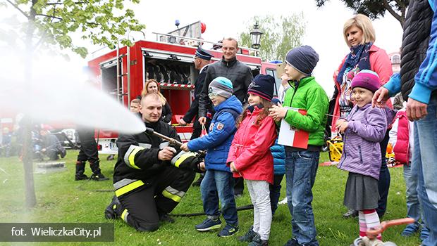 Piknik straacki poczdas obchodw 226. rocznicy uchwalenia Konstytucji 3 maja w Wieliczce - zdjcia