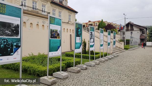 Wystawa IPN „Solidarno narodzia si w Krakowie” na placu Skulimowskiego w Wieliczce