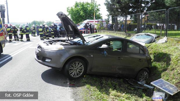 Niegowi. Grony wypadek w rejonie szkoy. 7 osb trafio do szpitala.