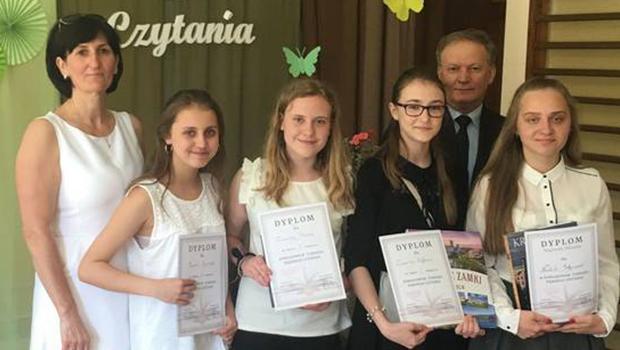 Czytelnicze zmagania!! Powiatowy Turniej Piknego Czytania