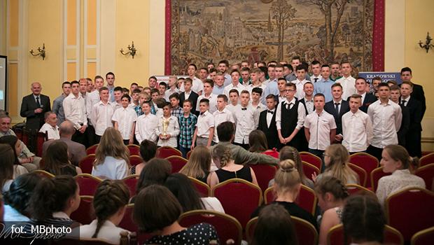 Grad wyrnie dla Wieliczki na Gali Koszykwki