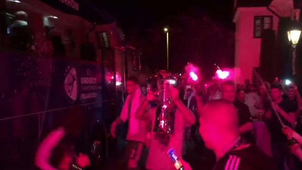 Górnik Wieliczka gościł Mistrzów Europy. Zobacz nagranie jak OSP Wieliczka wita reprezentację Niemiec po zwycięskim finale.