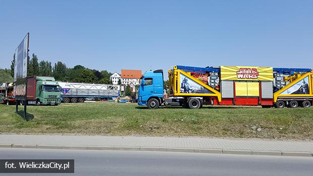 Do Wieliczki przyjechao wesoe miasteczko. To znak, e zbliaj si Dni w. Kingi