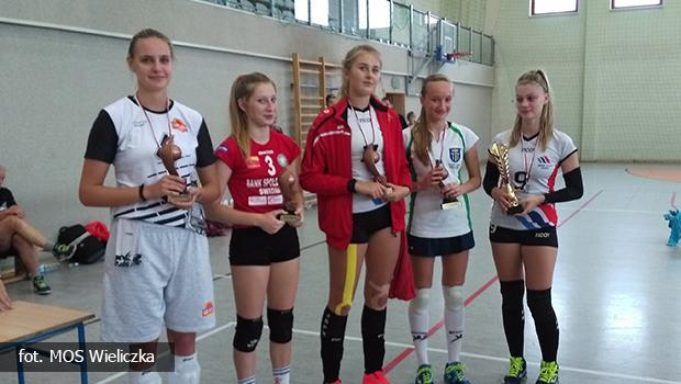 Brzowy medal zawodniczek MKS MOS Wieliczka na Volleyball Beskid Cup